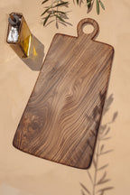 Large Une Vie Nomade cutting board on a light surface.